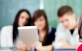 Norvegia introduce cursuri anti fake news în școli. Ce lecții ar trebui să învețe România ca să nu mai repetăm istoria alegerilor din 2024?