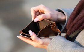 Creșteri de taxe și impozite pentru români din ianuarie 2026