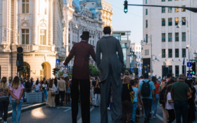 Penultimul weekend „Străzi Deschise” – Instalații urbane, parade și tururi ghidate pe Calea Victoriei